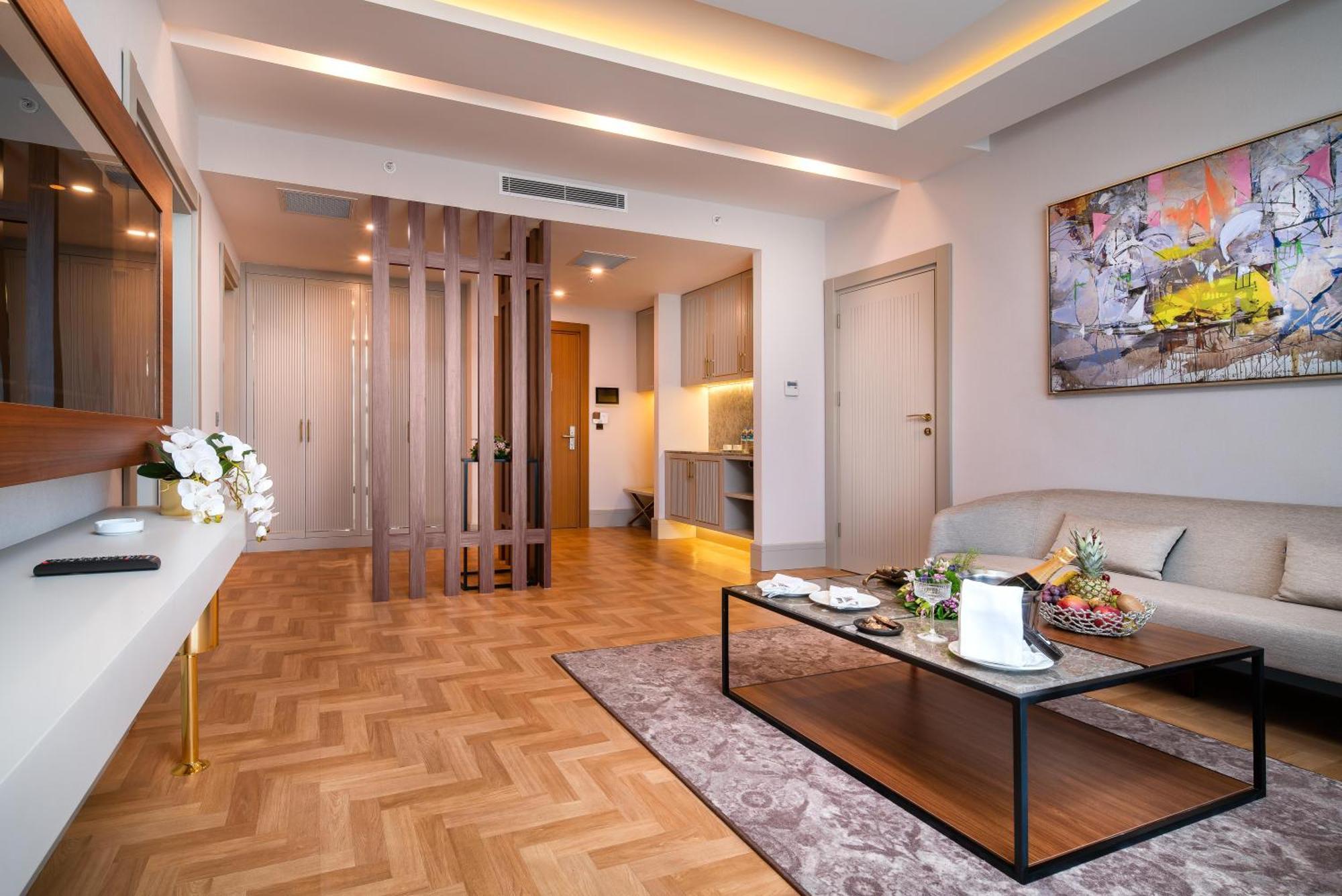 Concorde Tower Hotel & Casino Nicosia Luaran gambar A suite at the hotel