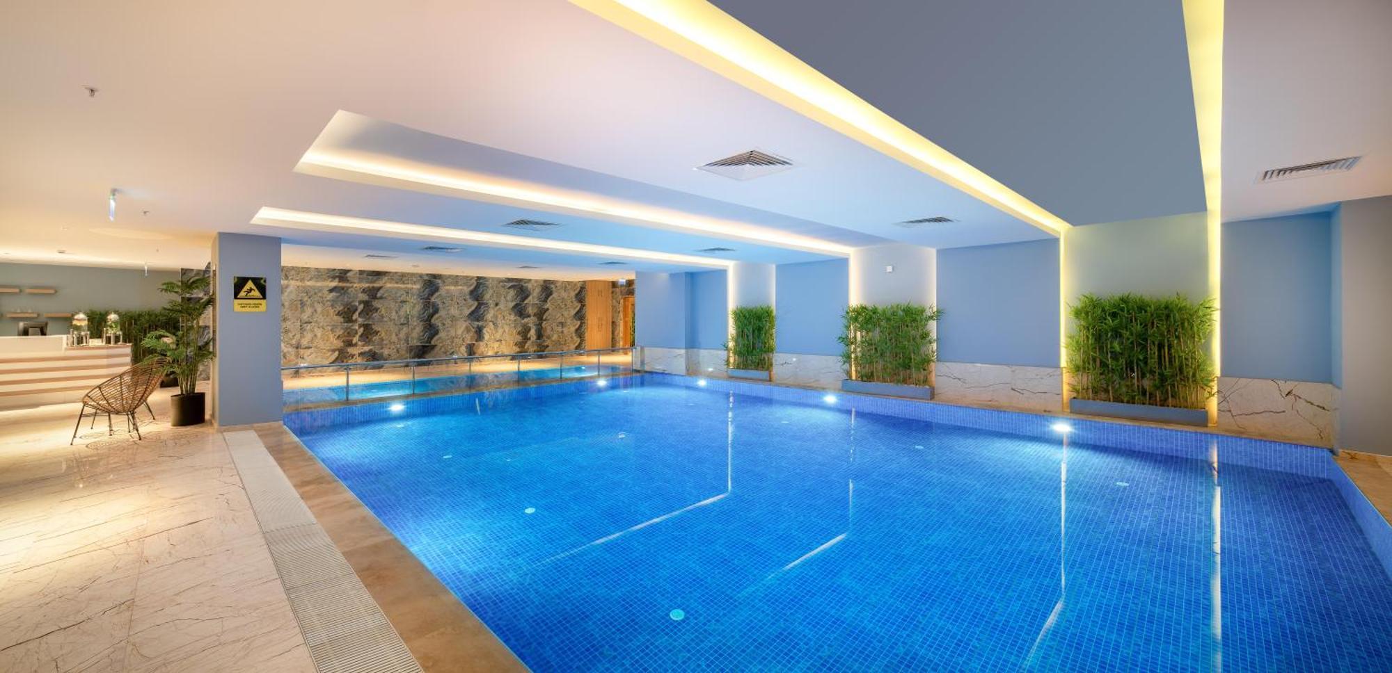 Concorde Tower Hotel & Casino Nicosia Luaran gambar Indoor pool