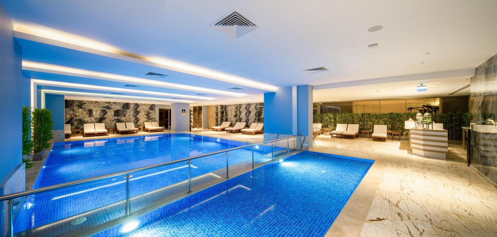 Concorde Tower Hotel & Casino Nicosia Luaran gambar Indoor pool