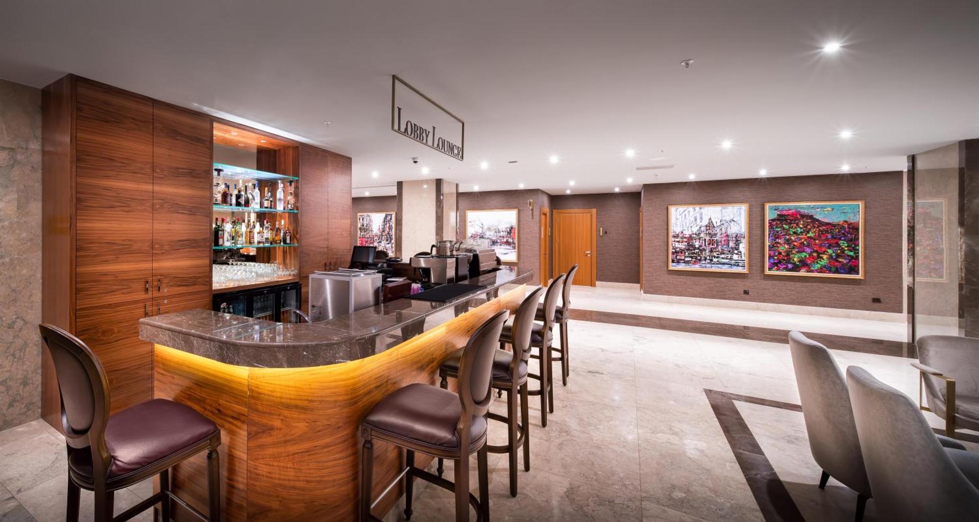 Concorde Tower Hotel & Casino Nicosia Luaran gambar The bar at the London Marriott West End